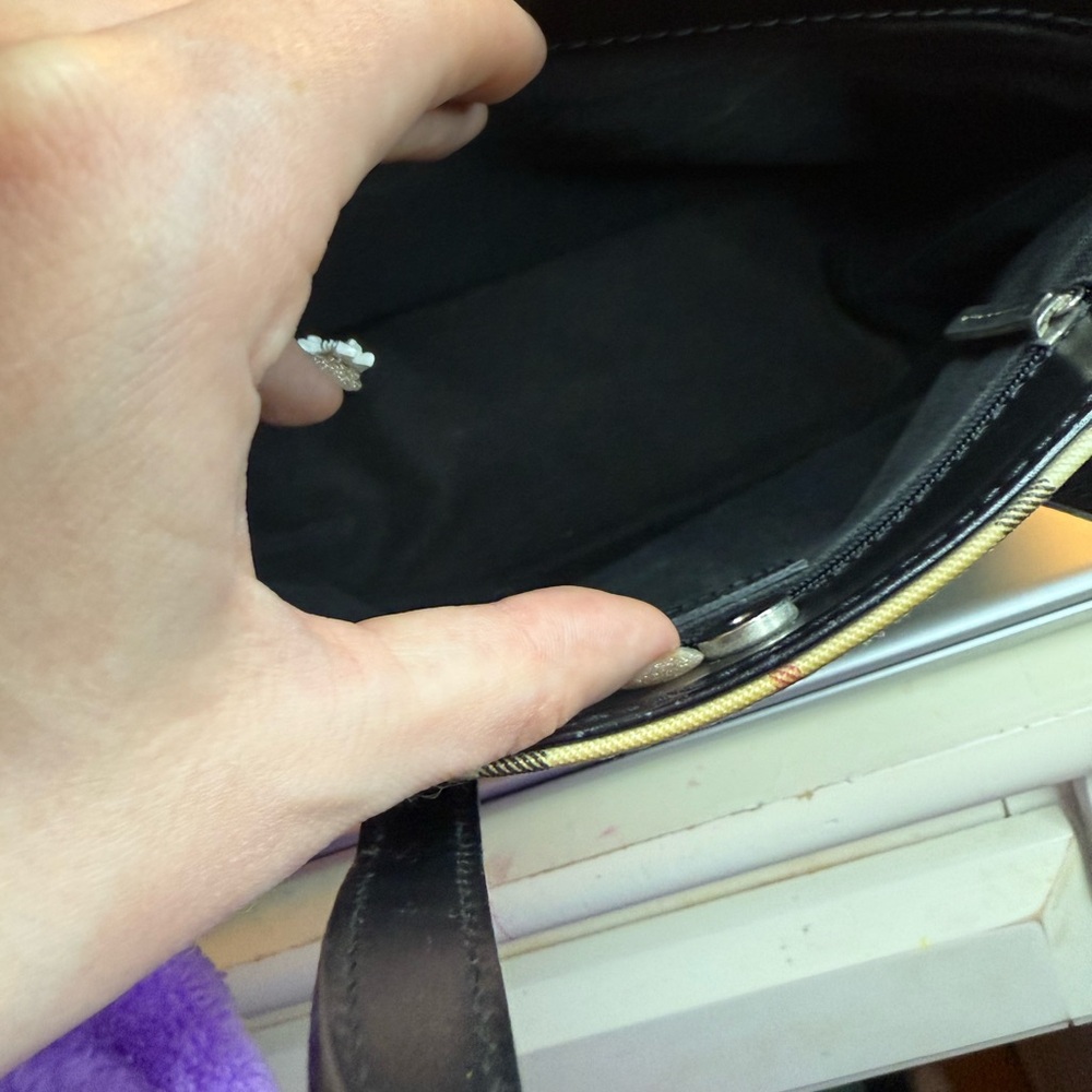 Burberry Signature Canvas Novacheck Tote Bag - Picture 4 of 8